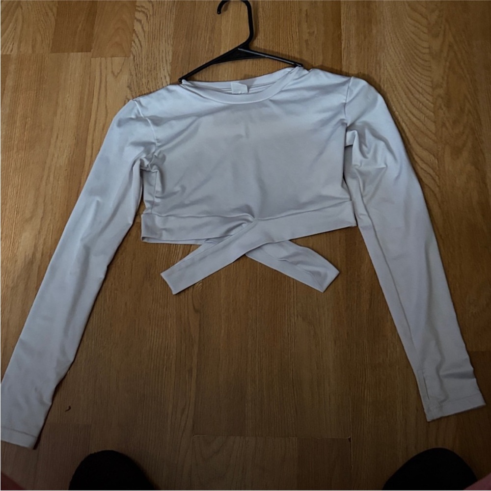 🤍 White Long Sleeve Wrap Crop Top – XS 🤍